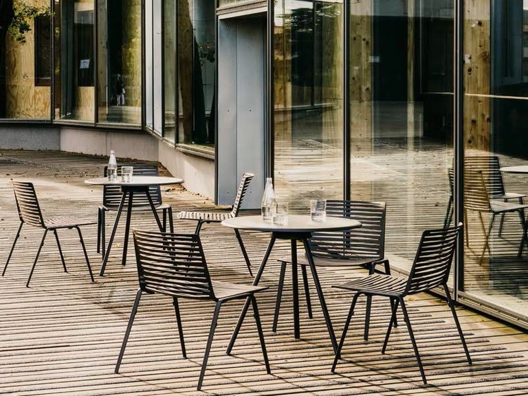 Collezione Zebra Fast in alluminio pressofuso sedie poltrone lounge e tavoli